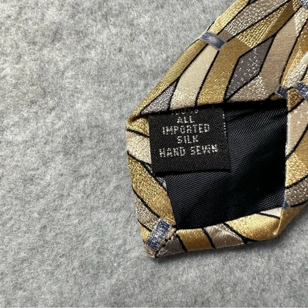 Mens 100% Imported Silk Geometric Pattern Hand Sewn Necktie Gold Tan Gray